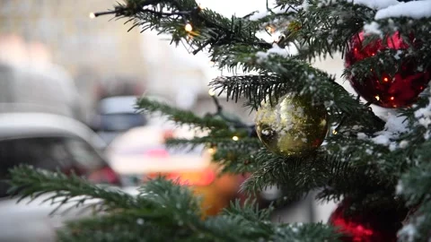 Close-up view Christmas tree standing by city road 스톡 동영상 295435404