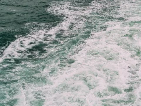 Close-up view of churning white wake, from the back of a boat. Foto stock