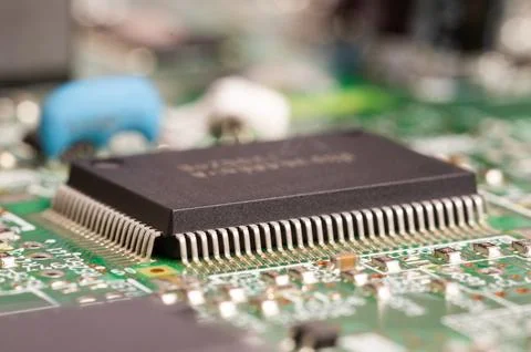 Close-up view of a circuit board with electronic components and connectors. Foto stock