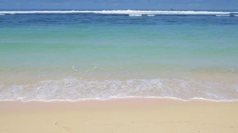 Close up view of clean sand and blue water on a beach Video stock 115036120
