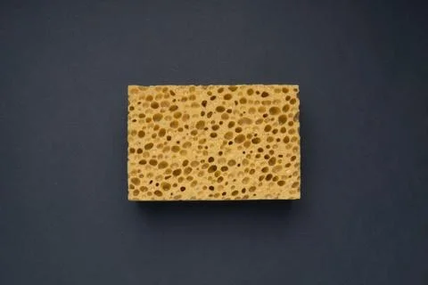 Close up view of cleaning sponge, mesh structure pattern on black surface Foto stock