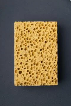 Close up view of cleaning sponge, mesh structure pattern on black surface Foto stock