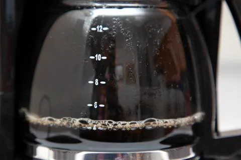 Close view of coffee brewing in a pot Stock-Fotos