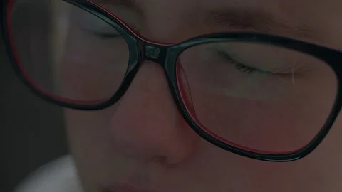Close-up view of the concentrated face of a student girl in glasses Stockbeeldmateriaal 167434288