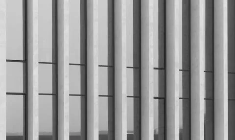 Close view of concrete columns shows repeating vertical pattern on architec.. 库存照片