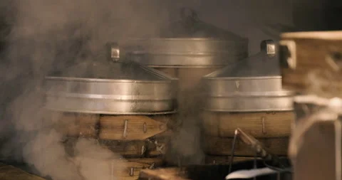 Close view of cool smoking bamboo steamers Vidéo 159868754