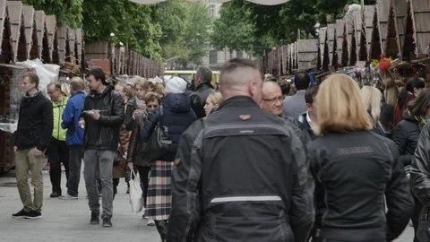Close up view of crown on the open market Stock-Footage 103248602