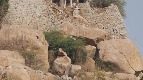 Close view of damaged house on the top of mountain Vídeo Stock 151939077