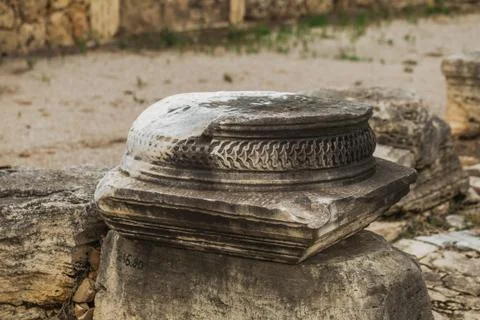 Close-up view of decorative elements of Roman architecture of vast remains. Fotos de archivo