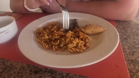 A Close-Up View of a Delicious Plate featuring Rotini Pasta, Savory Sauce, and a 库存影片 330126236