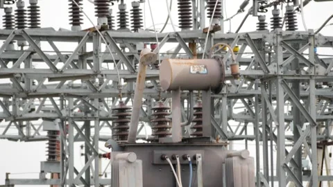 Close view of an electric transformers at power station Vídeo Stock 147859685