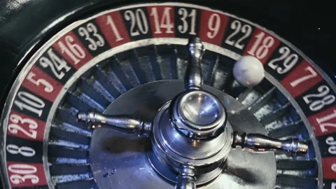 Close up View of an Elegant Casino Roulette Wheel Spinning with Ball Vidéo 344680621
