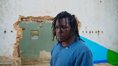 Close up view face of an athletic man with dread hair Vidéo 117698913