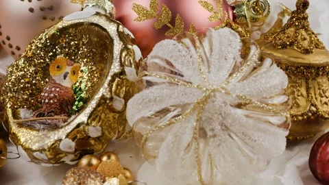 Close-up view of festive Christmas decorations with gold and pink baubles.  Video stock 327686693