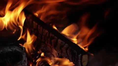 Close View of Fire with Smoke and Flame Changes Vidéo 332373994
