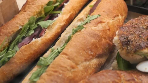 Close up view of freshly baked bread, baguettes, and sandwiches with variou.. Stockbeeldmateriaal 332891667