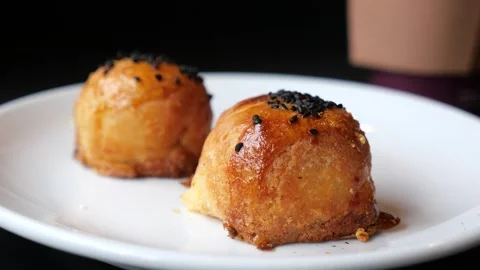 A close-up view of freshly baked crispy pastry with black sesame seeds on w.. Stock-Footage 332744763