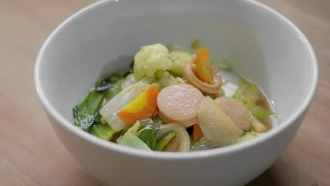 Close up view of freshly cooked chinese cuisine capcay or chop suey in a wh.. Stock Footage 329704095