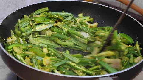 Close-up view of freshly sautéed okra (bhindi) with onions and green capsicum be Stock Footage 309174773