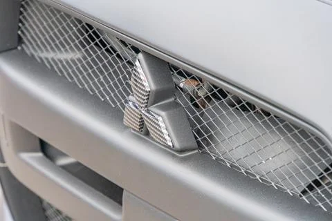 A close-up view of the front grille and part of the hood of a vehicle is sh.. Fotos de archivo