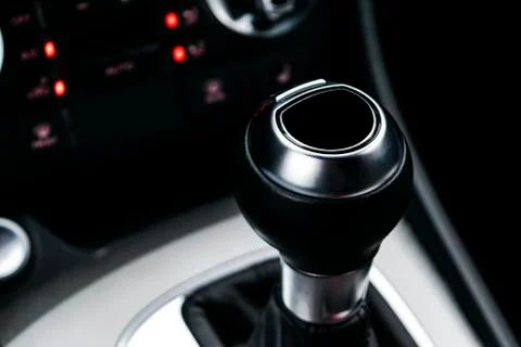 Close up view of a gear lever shift. Manual gearbox. Car interior details. Ca Foto stock