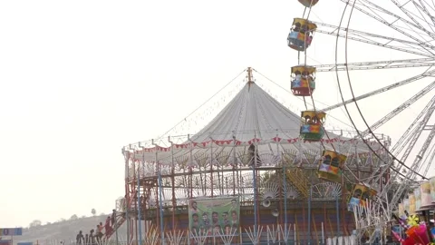 Close-up view  of giant rotating wheel in Indian city Video stock 150738379