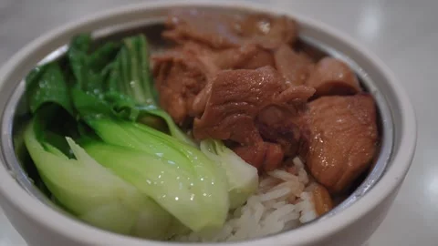 Close-up view of the ginger chicken rice with vegetable. Stockbeeldmateriaal 267084963
