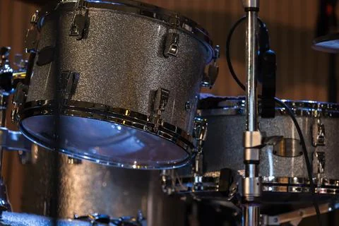 Close-up view of a glittering tom drum and drum kit Stock Photos