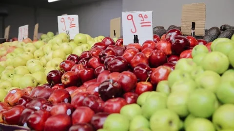 Close up view of green and red apples that is lying down in the market in Israel Stock Footage 273915038