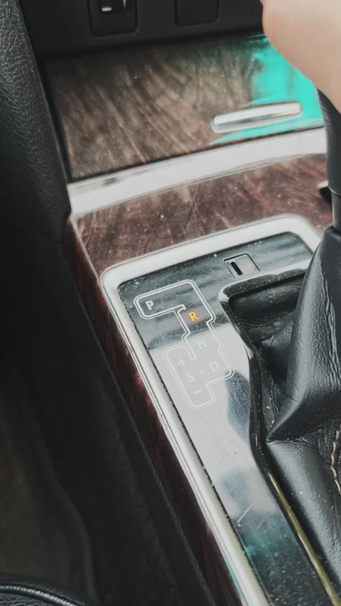 Close up view of a hand shifting the automatic gear lever inside a modern car 库存影片 347457771