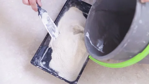 Close up view of the hands mixing a white gypsum using a spatula  Video stock 149491878