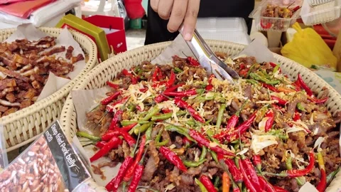 Close-up view of the hawker packing the deep-fried pork belly for the customer. 動画素材 240731631