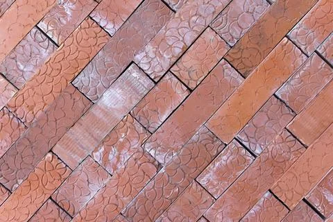 A close-up view of a herringbone pattern made of red bricks. Bricks are arr.. 스톡 사진
