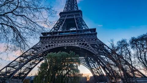 Close up view of the iconic Eiffel tower in Paris Fotos de archivo