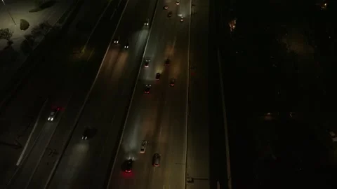 Close View of Interstate Highway 405 Night Suburban Los Angeles Aerial Footage Vidéo 335265353