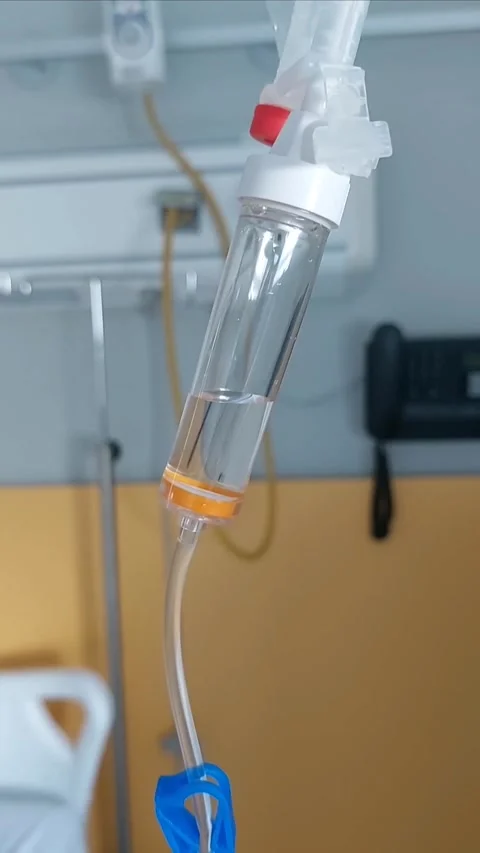 Close Up View of Intravenous IV Drip Chamber Dripping Liquid Medicine in Hos 库存影片 341475387