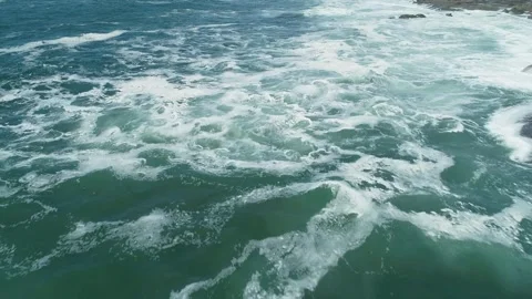 Close Up View Of Large Ocean Wave Breaking. Stock-Footage 322640310