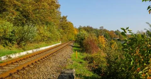 A close-up view of the large screws securing the train tracks during a sunny  Stock-Fotos