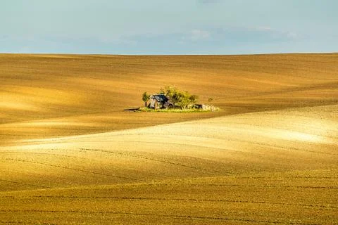 A close-up view of the large screws securing the train tracks during a sunny  Stock-Fotos