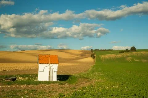 A close-up view of the large screws securing the train tracks during a sunny  Stock-Fotos