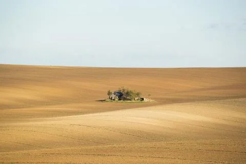 A close-up view of the large screws securing the train tracks during a sunny  Stock-Fotos