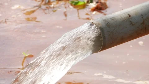 Close view of less water coming out from a electric motor pump Stock-Footage 150716314