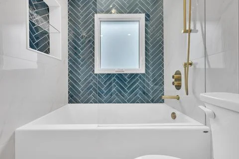 A close up view of a luxurious and tranquil bathroom featuring a soaking tub. Stock-Fotos