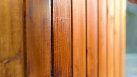 Close-up view of male hands paiting wooden surface with wood stain Vidéo 244723487