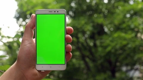 Close up view of man hand holding smart phone mobile with blank green screen 스톡 동영상 91887352