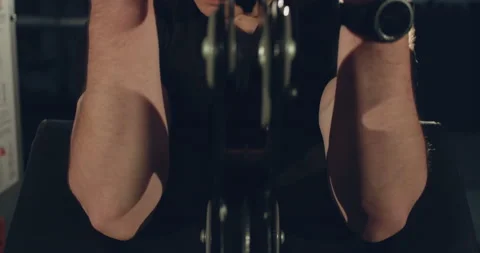 Close view of man trains arms muscles on the simulator in a gym Vídeo Stock 146690268