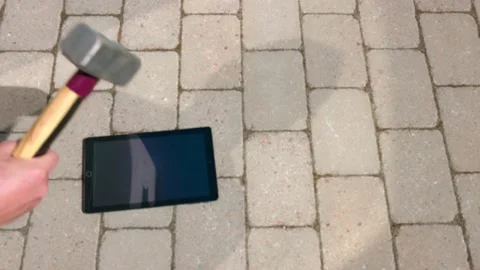 Close up view man's hand crashing tablet with sledgehammer. Destroy concept. 스톡 동영상 202192258