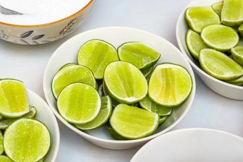The close up view of the many chopped lime pieces put in the white ceramic .. Foto stock