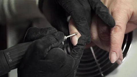 Close up view. The master gives a manicure to a woman in a beauty salon Vídeo Stock 200409227