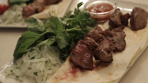 Close-up view of meat and vegetables on the grill 動画素材 90085985